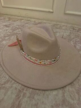 Beige Wide-Brim Fedora Hat with Floral Band